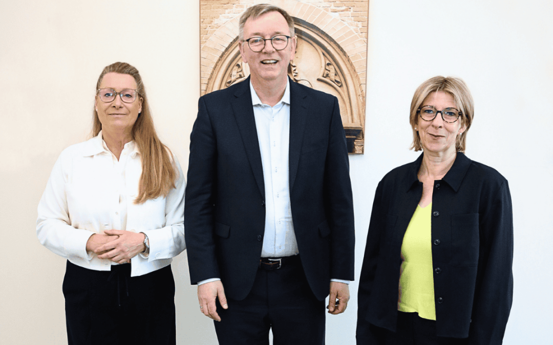 Der St. Elisabeth-Verein begrüßt seine neuen Vorständinnen: Tanja Modrow, Sven Kepper (Vorsitzender des Aufsichtsrats) und Stefanie Lambrecht.