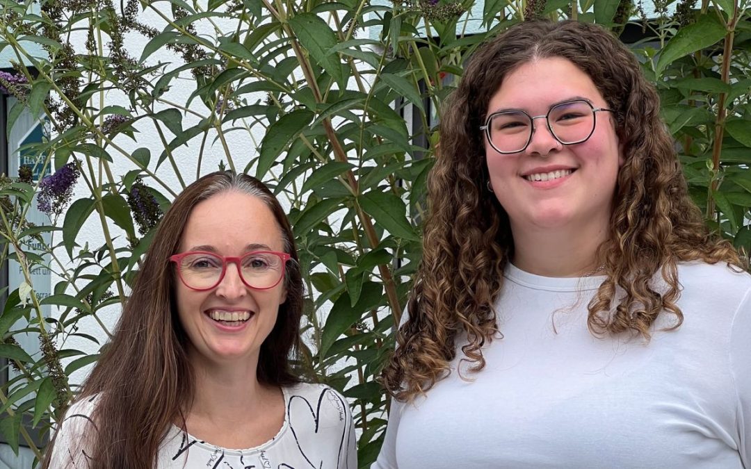 Stefanie Knolle (Ausbilderin) und Joy Noel Koch (Auszubildende)